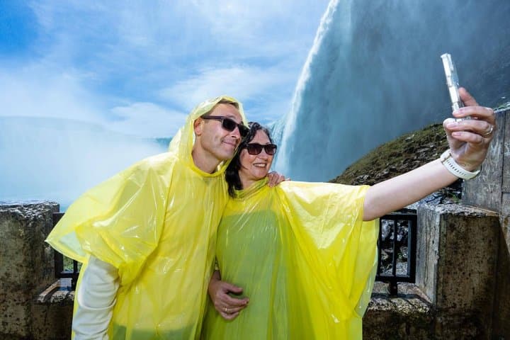 Niagara Falls Canada Tour: Helicopter, Boat Cruise & Journey